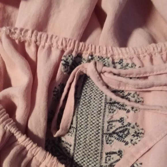 Pink embroidered peasant top sz L - Picture 5 of 5